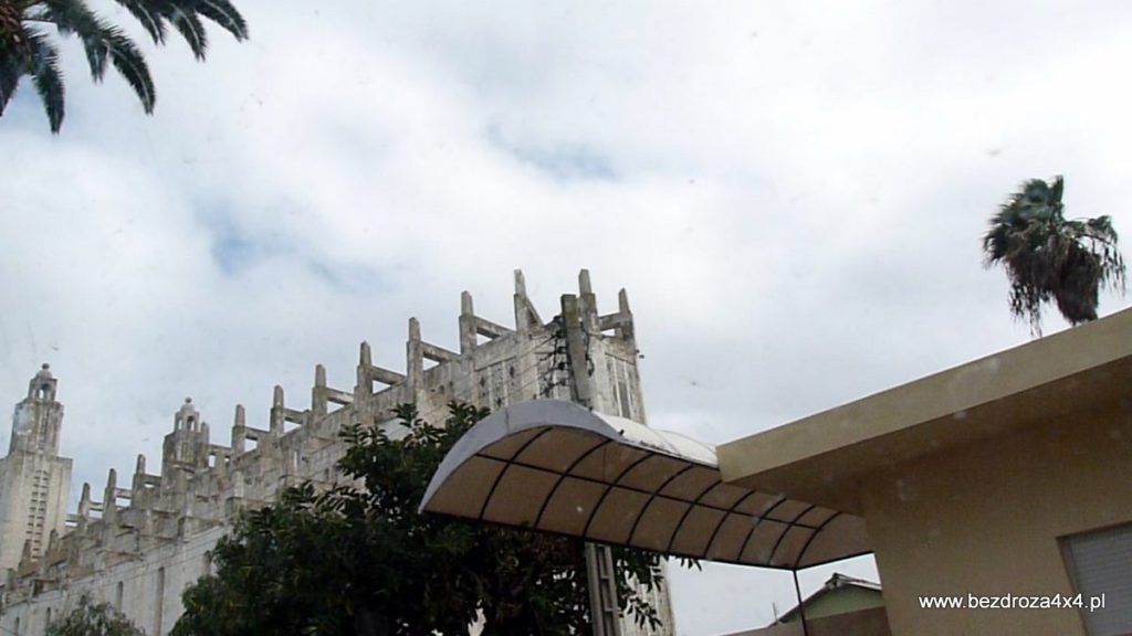 Nieodkończona hiszpańska katedra w Casablance