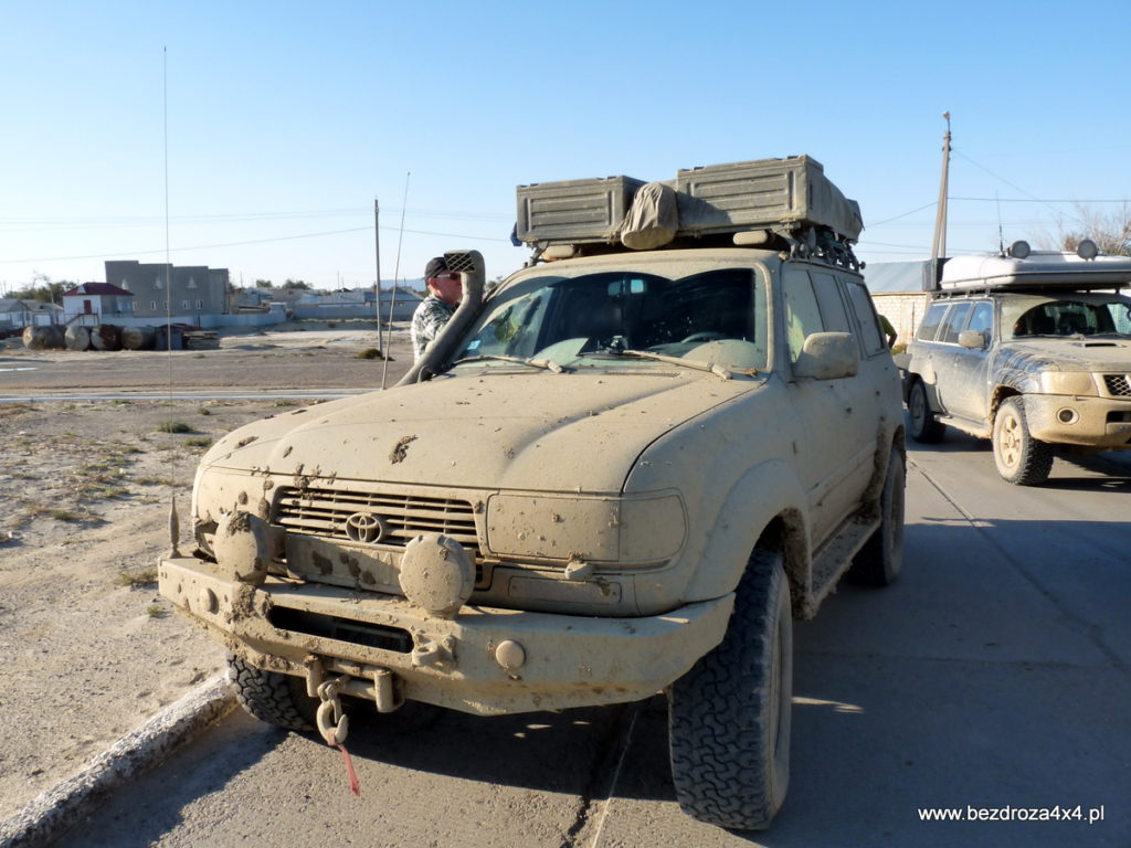 Samochody należałoby chyba umyć... Zdjęcie zrobione w Aralsku